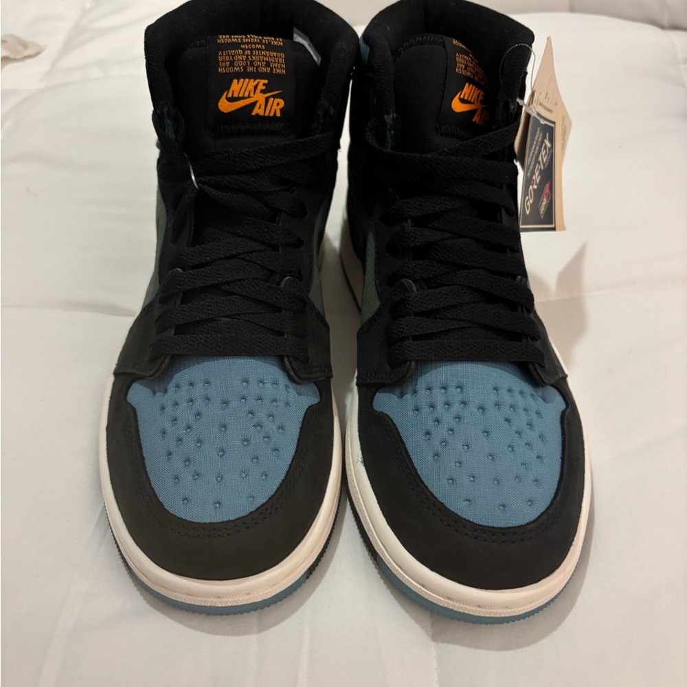 Jordan Air 1 GORE-TEX Black and Teal Sneakers - Picture 2 of 7